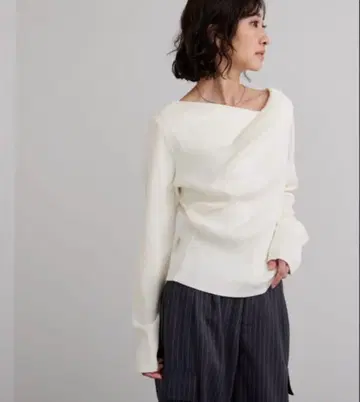 미사용 새상품 ur's 오프숄더 리브 니트 M 사이즈