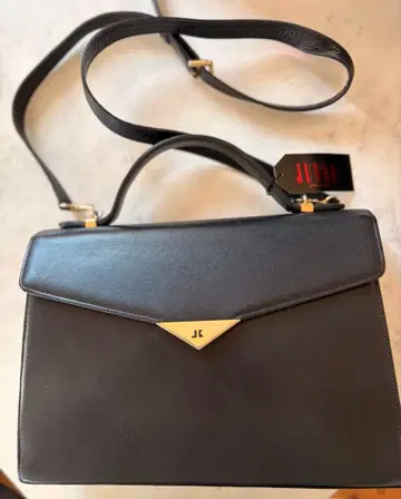 JUNKOKOSHINO 블랙 가죽 숄더백 플랩식