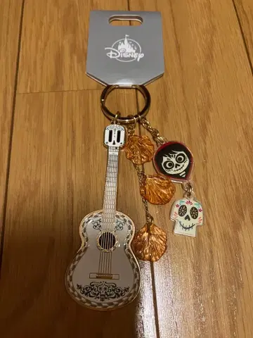 리멤버 미 키체인 디즈니 스토어