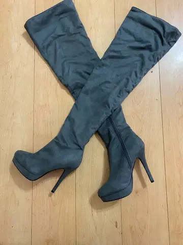 그레이 스웨이드풍 오버니 롱 부츠