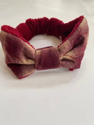 리본 포함 헤어밴드 빨간색과 베이지색 체크