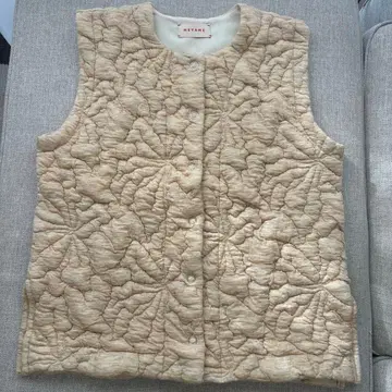 MEYAME 베이지 퀼팅 슬리브리스 베스트