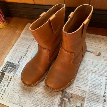 Clarks Originals 브라운 가죽 부츠