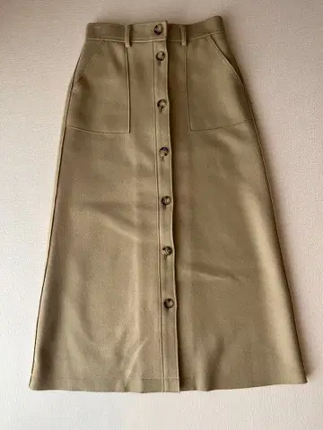 카키 버튼 달린 롱 스커트