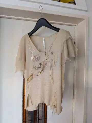 sunaokuwahara 자수 모티브 버튼 달린 상의