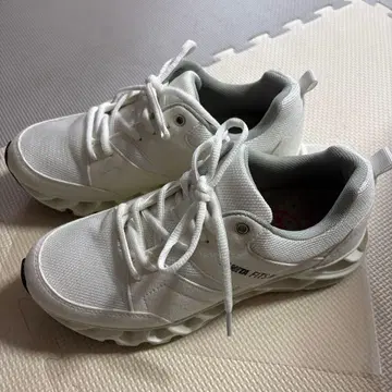 TANITA FITS ME 스니커즈