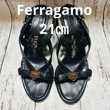 Ferragamo 간치니 스트랩 블랙 가죽 샌들 21cm