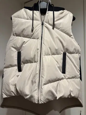 유코유코 머스트바이 바이컬러 다운 베스트