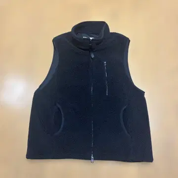 Spick and span 블랙 플리스 베스트 지퍼 포켓 부착