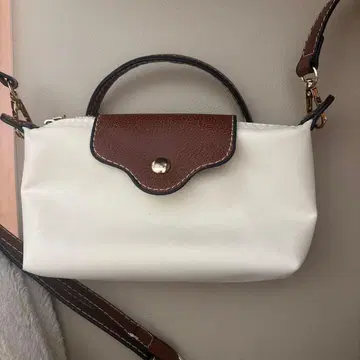 화이트 합성 피혁 숄더백