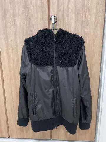 플리스 카라 부착 블랙 자켓