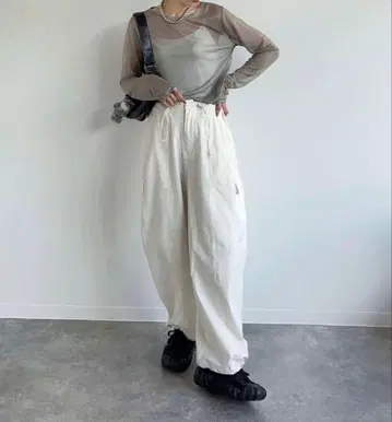 화이트 카고 팬츠 Ungrid