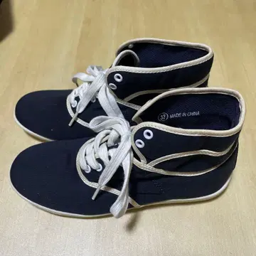 블랙 하이컷 스니커즈 24cm