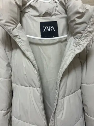 ZARA 후드 부착 화이트 다운 자켓