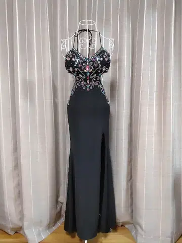 c.r.e.a.m 비즈 자수 블랙 원피스 슬릿 포함