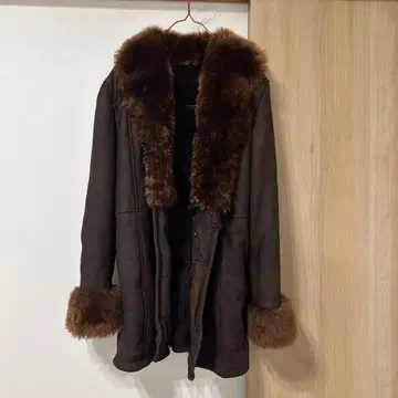 브라운 무스탕 코트 퍼 포함