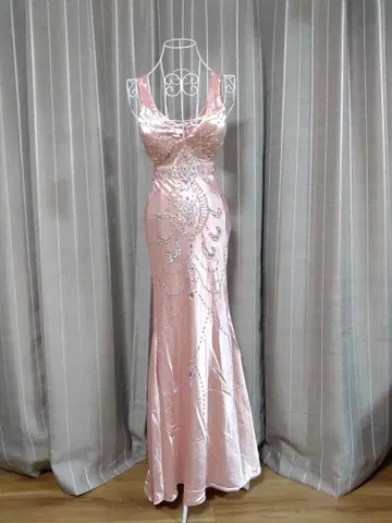 핑크 새틴 머메이드 라인 드레스