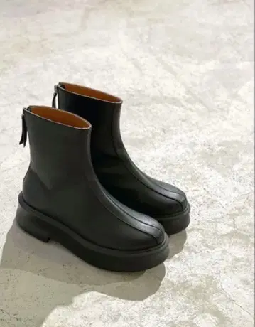 Ungrid 미들 기장 지퍼 디자인 부츠