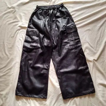 TAKEO KIKUCHI 가죽 느낌 볼륨 카고 팬츠