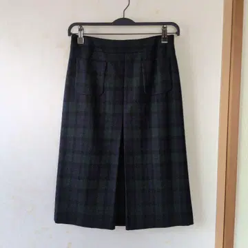 그린 계열 박스 플리츠 스커트