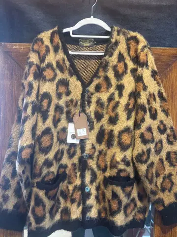 레오파드 무늬 베이지 가디건