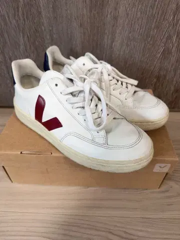 VEJA 베자 V12 가죽 스니커즈 EU39 화이트 박스 포함