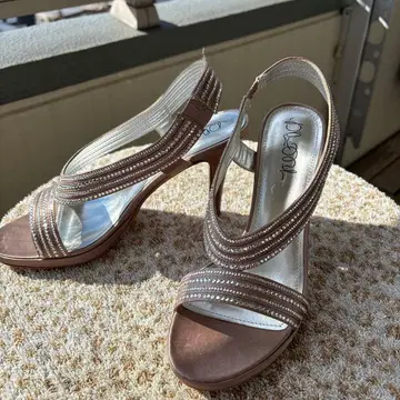 엘레강트한 비즈 장식 브라운 샌들