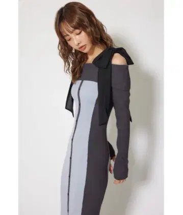 rienda 바이컬러 오프숄더 리본 니트 원피스 가을 옷 겨울 의류