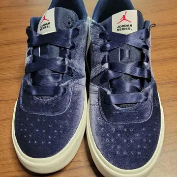 Jordan Series 네이비 스니커즈