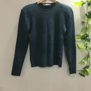 [ ZARA ] 크루넥 긴팔 니트 그린 계열 슬림핏 L 사이즈