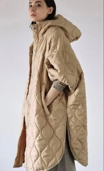 GALLARDAGALANTE NAVY 퀼팅 판초 코트