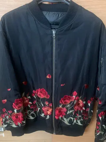 Lily Brown 자수 MA-1 자켓