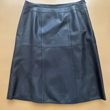 다크 네이비 가죽 스커트