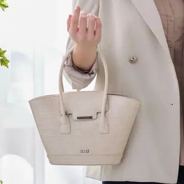 완판템 [ 새상품 ] Riu 2way croco hand bag 베이지