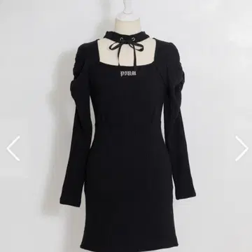 pium 초커 와플 컷 원피스 블랙