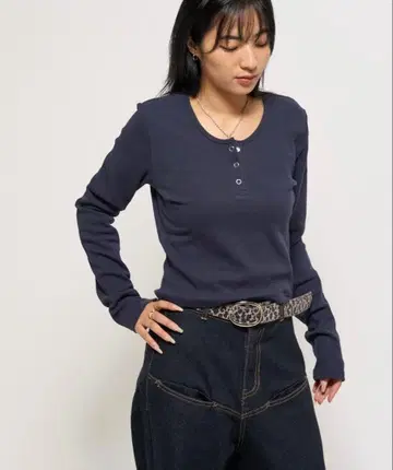 네이비 헨리넥 긴팔 T셔츠