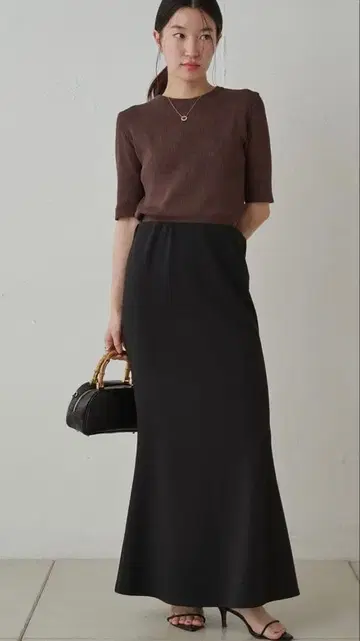 새상품 택 포함 [LOUNGEDRESS] 컷 조젯 머메이드 스커트