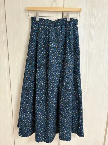 SLOBE IENA 블루 계열 꽃무늬 플레어 스커트