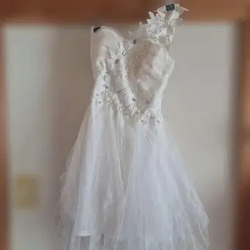 화이트 미니 웨딩 드레스