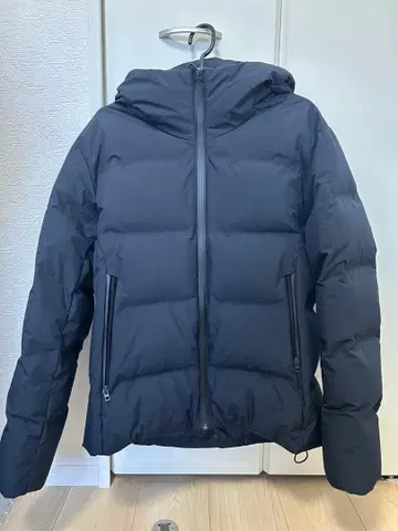 유니클로 심리스 다운 후드티 네이비 M