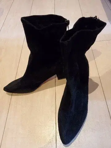 블랙 스웨이드 사이드 고어 부츠