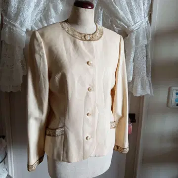 레오나르 노카라 자켓 크림색