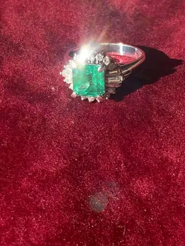 에메랄드 1.82ct & 다이아몬드 0.45ct 반지