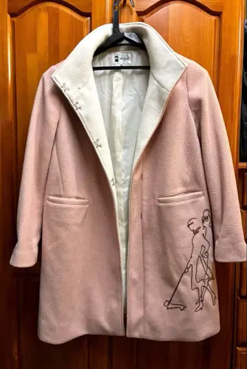 PICONE 핑크 울 코트 스케치 자수 포함