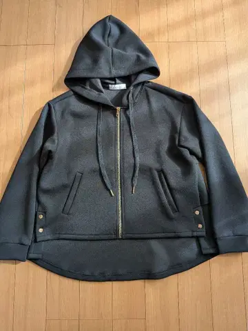 블랙 후드티 백 프릴