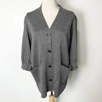 사이토요코 보더 라메 니트 가디건 7부 소매 입체 포켓 블랙 실버