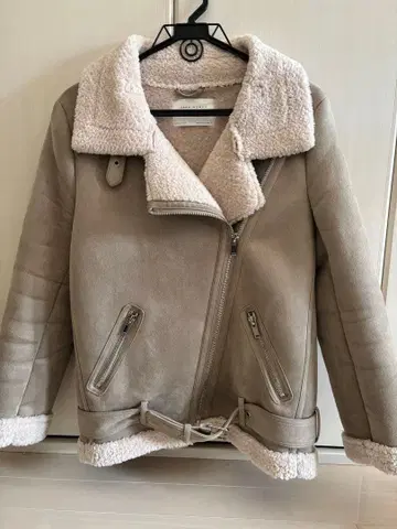 ZARA WOMAN 보아 안감 자켓 정가 25,000엔
