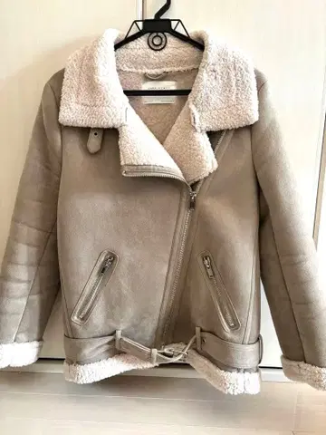 자라 ZARA WOMAN 보아 안감 무스탕 코트 정가 25,000엔