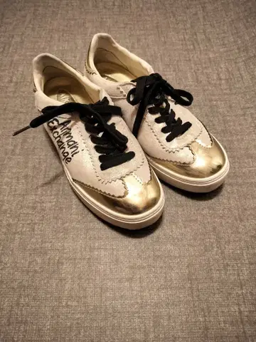 Armani Exchange 스니커즈 화이트/골드