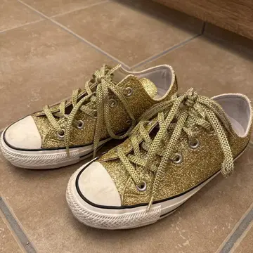 컨버스 골드 스니커즈
